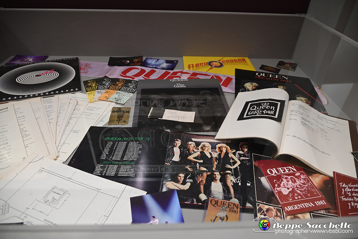 VBS_1665 - Mostra Peter Hince - Queen Experience.jpg